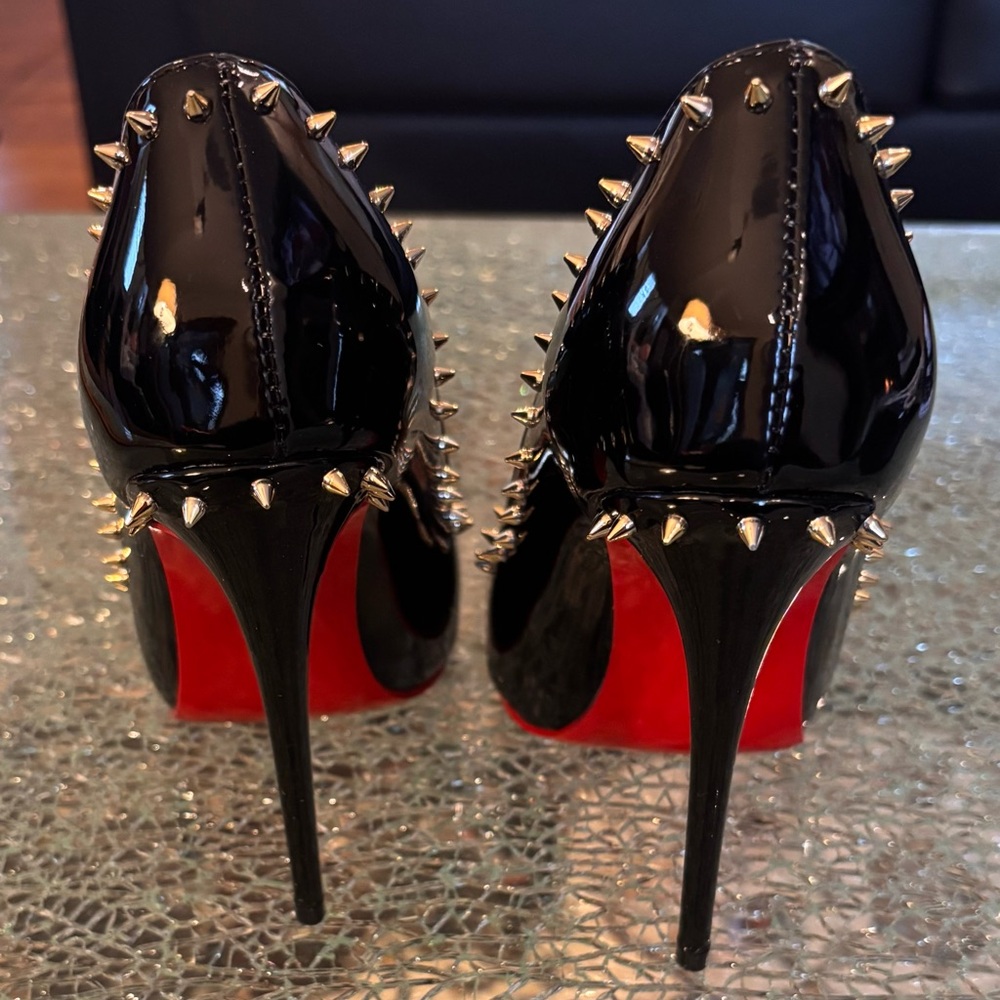 Black patent leather sz 5.5 silver studded red sole 4 1/2 inch heel so sexy!!
